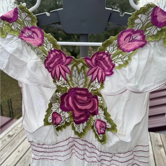 Floral Embroidered White Dress Chelsea & Violet M Sundress Boho Hippie Appliqué - Picture 4 of 5